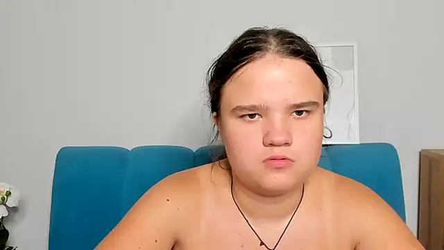 AdeleCruz online show from October 2, 2025, 12:23 pm