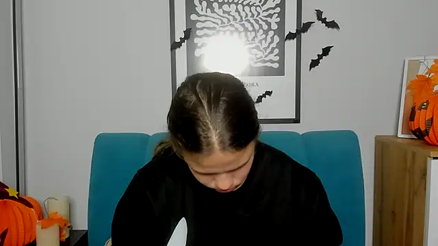 AdeleCruz online show from November 2, 2025, 8:06 am