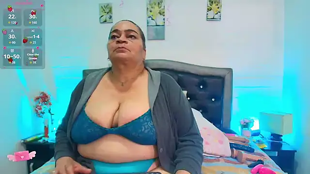 VickyBoobss online show from May 18, 2026, 2:01 pm