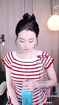 Snapshot of Zoe-99 chatting on October 11, 2025, 2:15 pm Zoe-99 online show from October 11, 2025, 2:15 pm