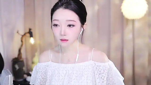 Snapshot of Zoe-99 chatting on December 19, 2025, 2:24 pm Zoe-99 online show from December 19, 2025, 2:24 pm