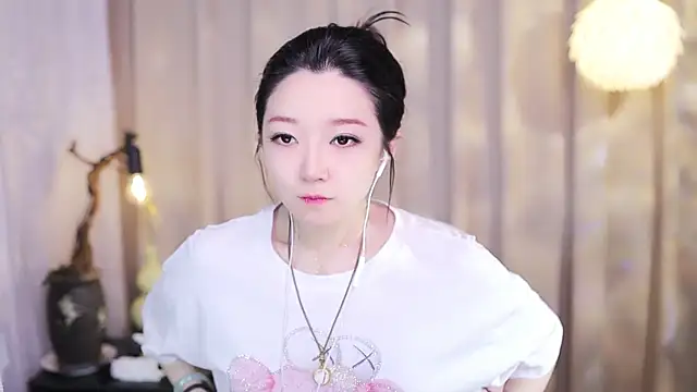 Snapshot of Zoe-99 chatting on December 21, 2025, 2:46 pm Zoe-99 online show from December 21, 2025, 2:46 pm