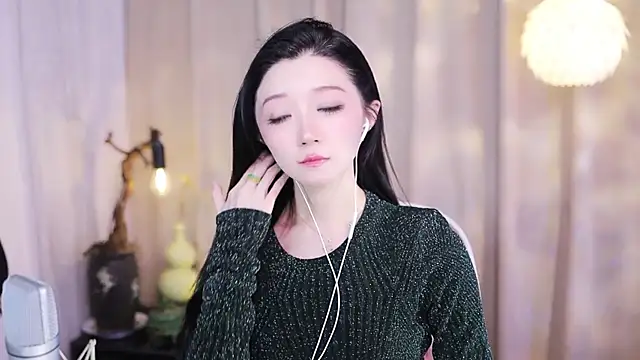 Snapshot of Zoe-99 chatting on February 5, 2026, 2:11 pm Zoe-99 online show from February 5, 2026, 2:11 pm