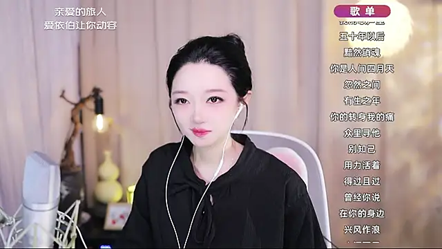Snapshot of Zoe-99 chatting on May 1, 2026, 2:16 am Zoe-99 online show from May 1, 2026, 2:16 am