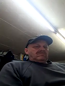 Schwach041967 online show from April 22, 2026, 4:08 pm