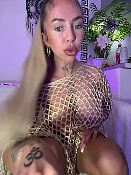 Snapshot of CheekyChels chatting on February 6, 2026, 4:10 pm CheekyChels online show from February 6, 2026, 4:10 pm