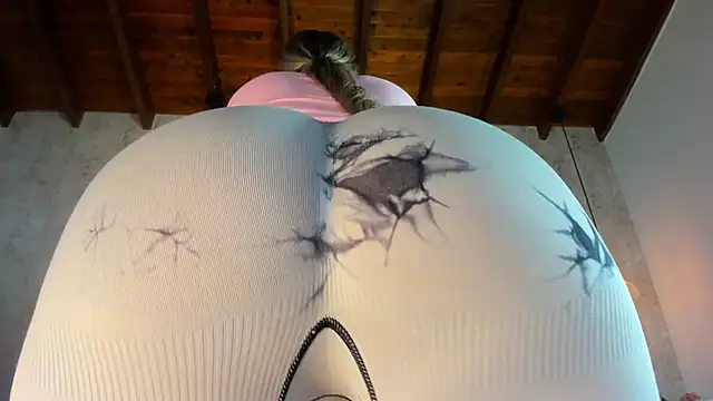 Snapshot of Marttina_Ruiz chatting on December 22, 2025, 7:33 pm Marttina Ruiz online show from December 22, 2025, 7:33 pm