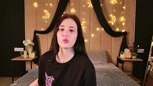 Snapshot of EmmaLawrens chatting on February 20, 2026, 8:53 pm EmmaLawrens online show from February 20, 2026, 8:53 pm