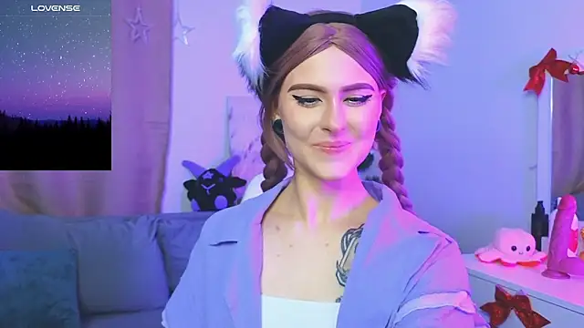 Emily  Mooree online show from January 19, 2025, 7:25 am