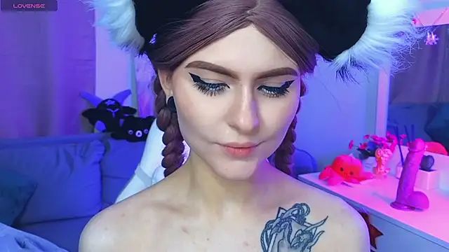 Emily  Mooree online show from February 3, 2025, 10:58 am