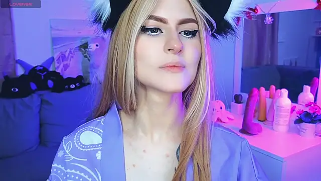 Emily  Mooree online show from February 8, 2025, 7:15 am