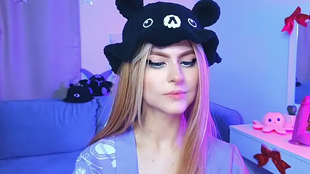 Emily  Mooree online show from February 11, 2025, 7:23 am