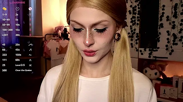 Emily  Mooree online show from October 9, 2025, 7:17 am