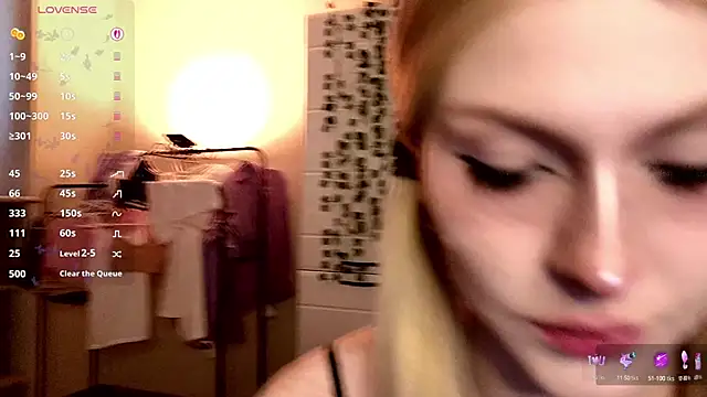 Emily  Mooree online show from October 10, 2025, 8:13 am