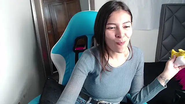 Snapshot of Aleska_Miami chatting on September 16, 2025, 1:45 pm Aleska Miami online show from September 16, 2025, 1:45 pm