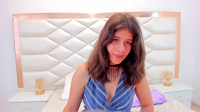 Snapshot of MiaQueen021 chatting on February 11, 2025, 4:02 pm MiaQueen021 online show from February 11, 2025, 4:02 pm