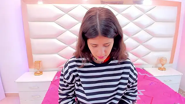 Snapshot of MiaQueen021 chatting on March 4, 2025, 12:22 pm MiaQueen021 online show from March 4, 2025, 12:22 pm