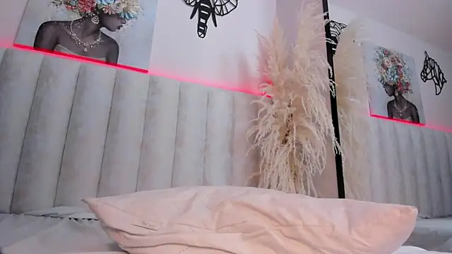 Snapshot of _Cristal_Collins chatting on January 18, 2025, 11:22 pm Cristal Collins online show from January 18, 2025, 11:22 pm