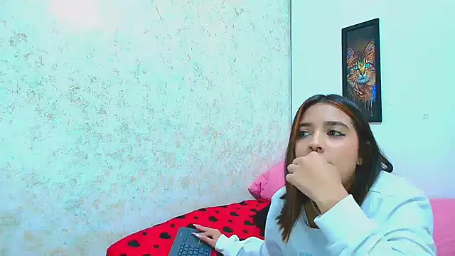 Rousse violett online show from March 17, 2025, 9:02 pm