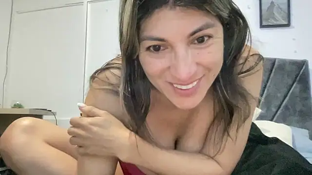 LunaBeya online show from February 10, 2026, 12:31 pm