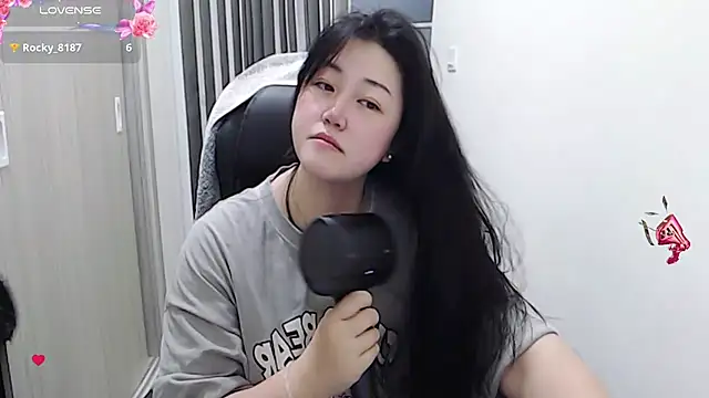 Snapshot of minnie9009 chatting on March 18, 2025, 2:04 pm minnie9009 online show from March 18, 2025, 2:04 pm