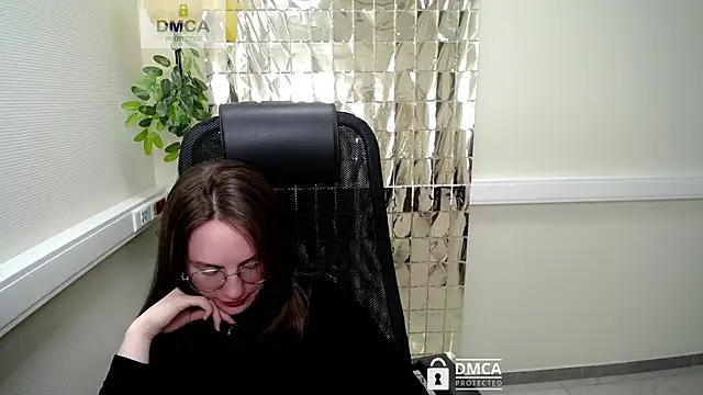 Snapshot of your_paradise_01 chatting on January 8, 2025, 10:15 am your paradise 01 online show from January 8, 2025, 10:15 am