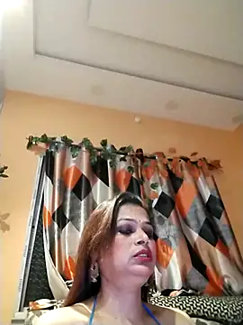 SANA-LEONI online show from May 12, 2026, 3:42 pm