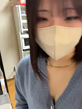 sakuchaaa 2525 online show from April 2, 2026, 6:49 pm