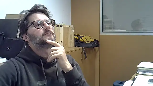 Snapshot of Cellino4 chatting on March 3, 2025, 5:07 pm Cellino4 online show from March 3, 2025, 5:07 pm