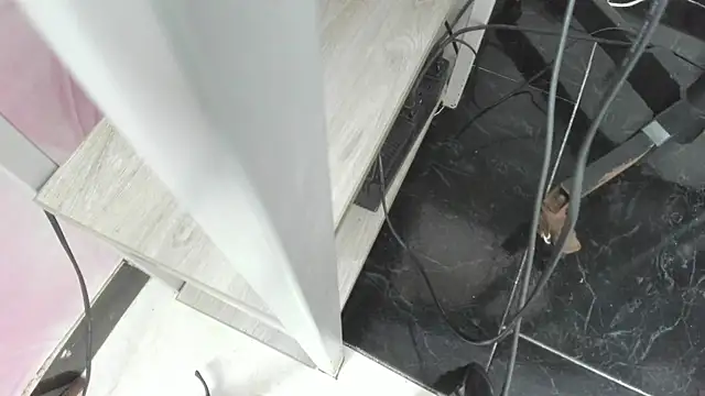 TaniaBellini online show from April 18, 2026, 12:42 pm