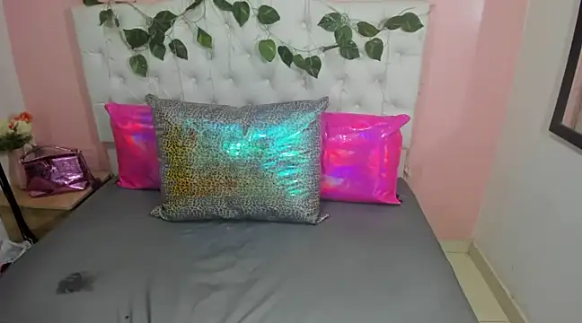 EmmySweett2 online show from February 6, 2025, 12:16 pm