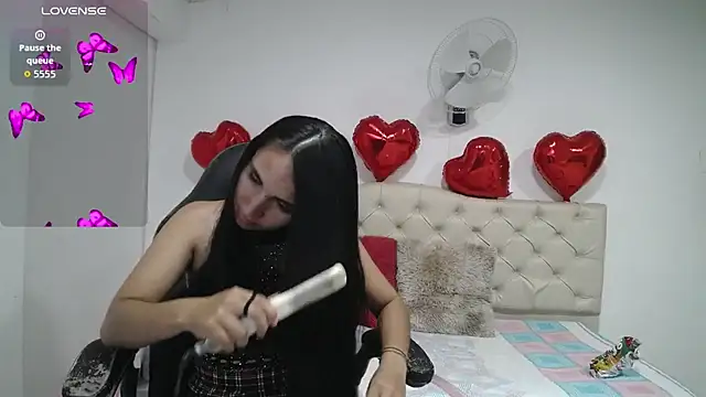 Snapshot of Maylin_horny19 chatting on October 5, 2025, 2:32 am Maylin horny19 online show from October 5, 2025, 2:32 am