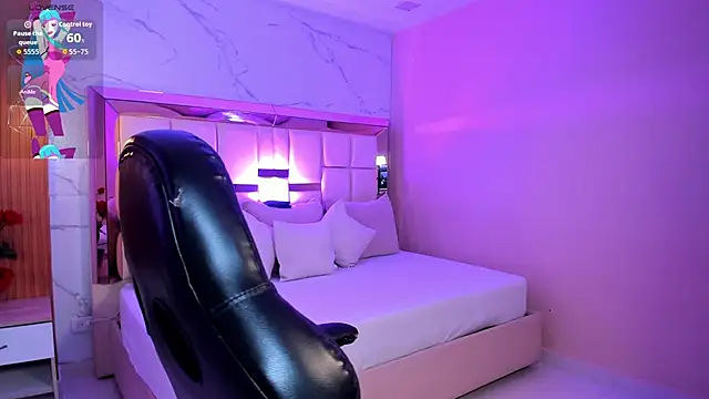 zoes milee online show from November 13, 2025, 11:20 am