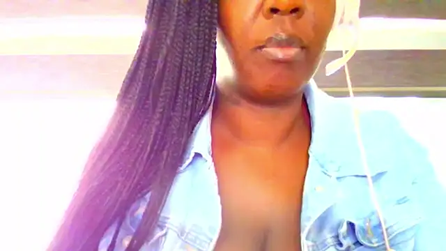 chocolatechipkukky85 online show from April 13, 2026, 8:03 pm