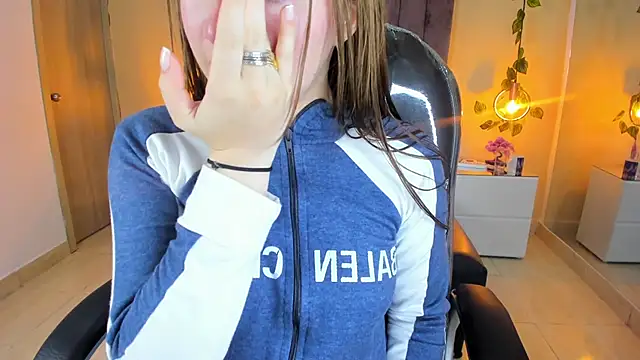 Dahlia Rousse online show from December 21, 2025, 6:15 pm