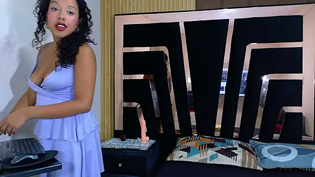 SolEvanss online show from October 8, 2025, 2:04 pm