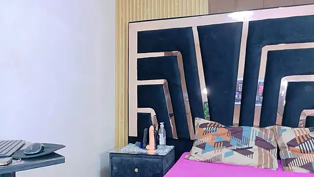 Snapshot of SolEvanss chatting on October 21, 2025, 2:40 pm SolEvanss online show from October 21, 2025, 2:40 pm