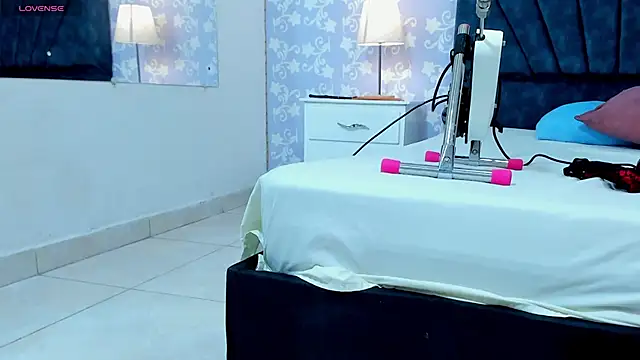 SalomeSimonz online show from November 13, 2025, 7:24 pm