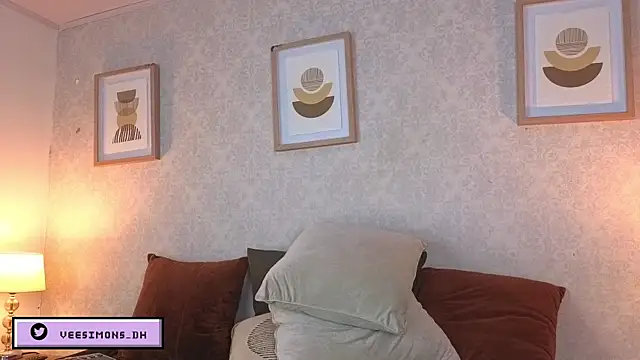 Snapshot of Veronica_simons chatting on April 20, 2026, 10:44 pm Veronica simons online show from April 20, 2026, 10:44 pm
