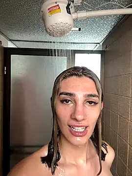 Snapshot of Queensara_ chatting on November 21, 2025, 6:39 pm Queensara online show from November 21, 2025, 6:39 pm