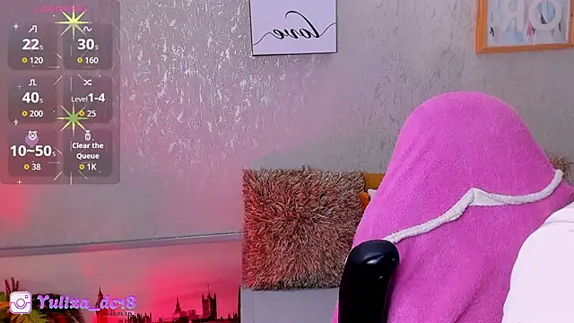 Luxury Woman online show from March 18, 2026, 4:04 am