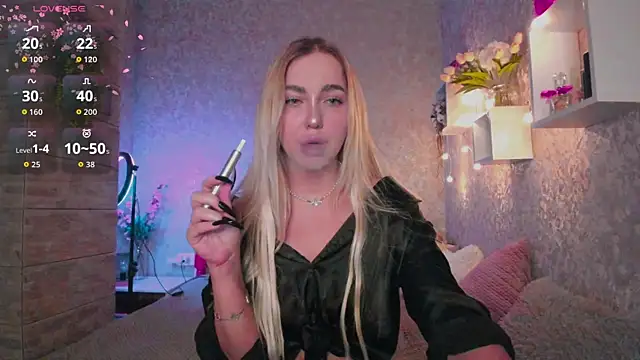 Snapshot of Mika_Rayy chatting on November 21, 2025, 4:22 am Mika Rayy online show from November 21, 2025, 4:22 am