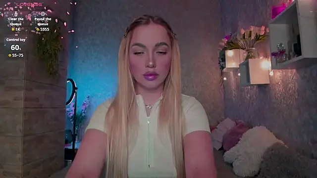 Snapshot of Mika_Rayy chatting on December 15, 2025, 9:41 pm Mika Rayy online show from December 15, 2025, 9:41 pm