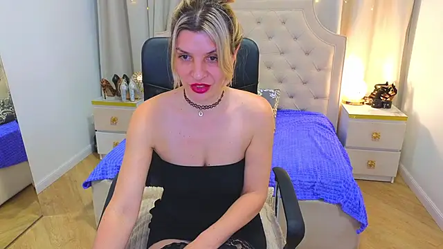 Snapshot of M_I_A_M_I_A chatting on February 3, 2025, 11:20 am M I A M I A online show from February 3, 2025, 11:20 am