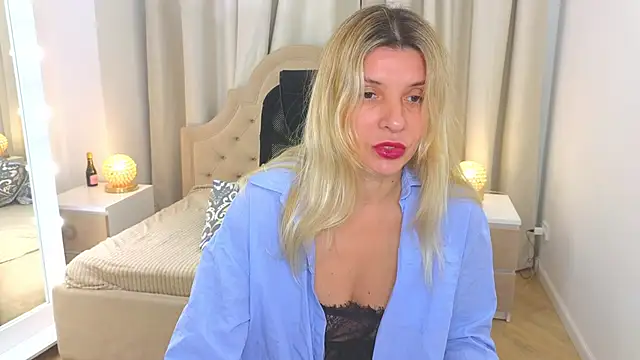 Snapshot of M_I_A_M_I_A chatting on September 19, 2025, 11:44 am M I A M I A online show from September 19, 2025, 11:44 am