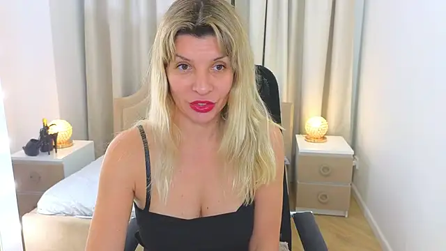 Snapshot of M_I_A_M_I_A chatting on November 12, 2025, 1:22 pm M I A M I A online show from November 12, 2025, 1:22 pm