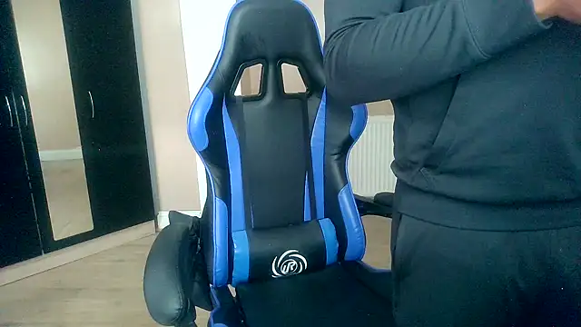 vanillachocduo online show from March 12, 2025, 1:40 pm