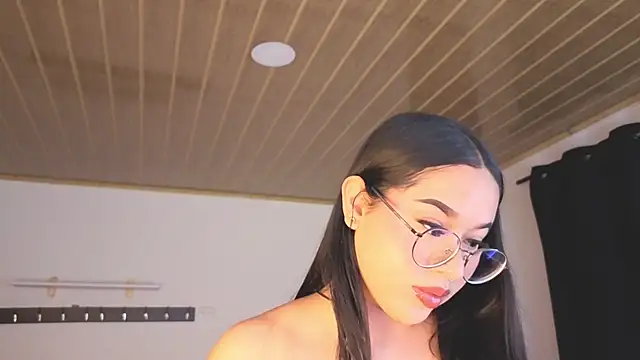 Renaxi Smith online show from March 28, 2026, 7:35 pm