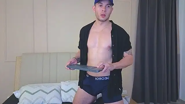Snapshot of mr_danni chatting on July 1, 2026, 5:53 am mr danni online show from July 1, 2026, 5:53 am
