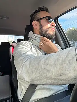 Snapshot of leonardohot1987 chatting on November 14, 2025, 2:27 pm leonardohot1987 online show from November 14, 2025, 2:27 pm